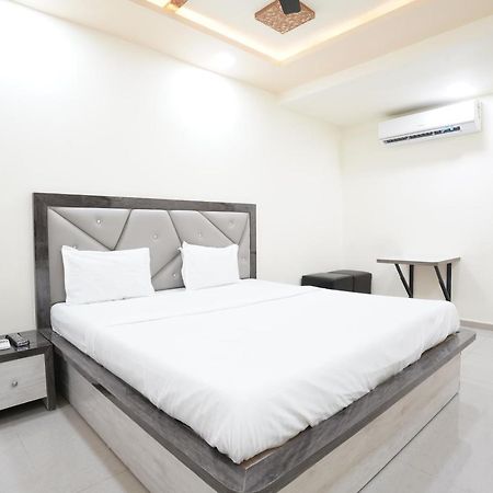 Hotel Ggc Inn Αχμπανταμπάντ Εξωτερικό φωτογραφία
