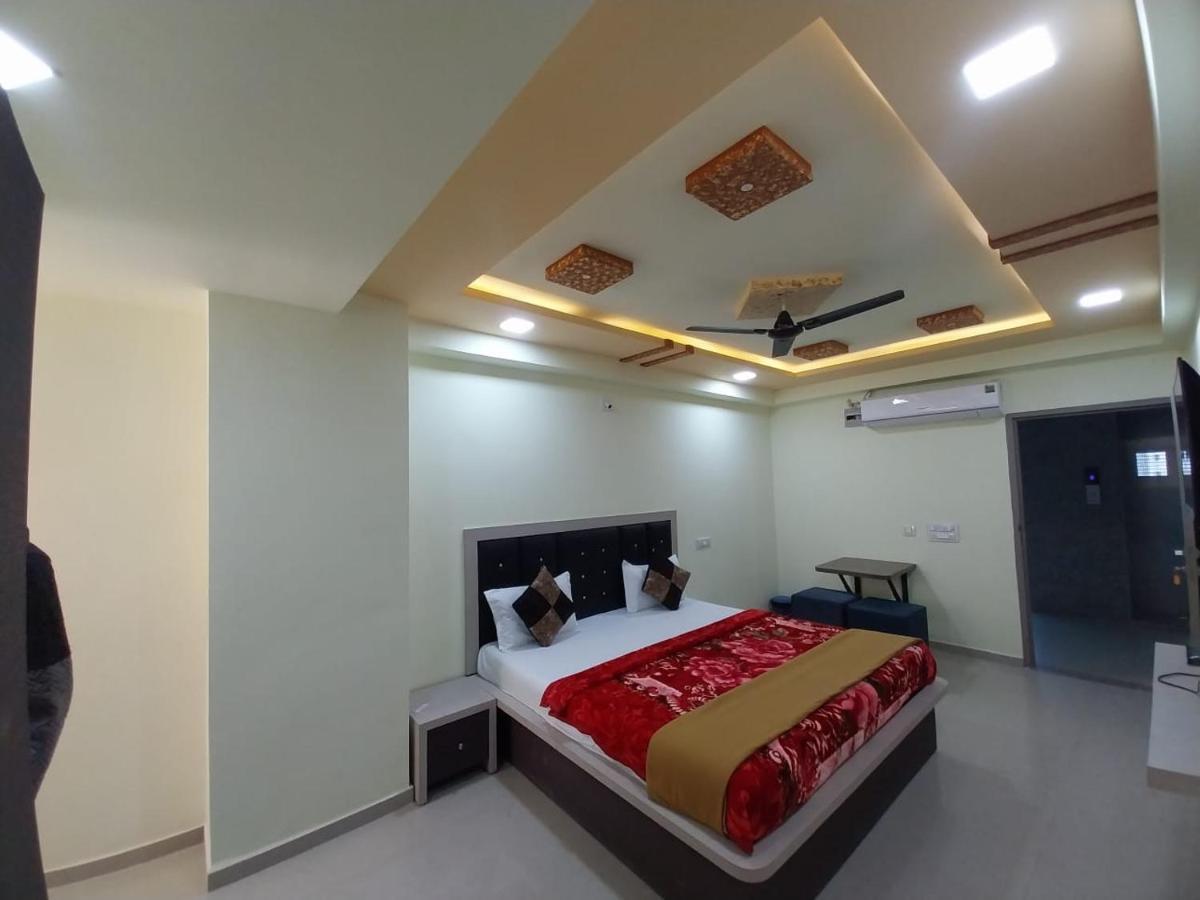 Hotel Ggc Inn Αχμπανταμπάντ Εξωτερικό φωτογραφία