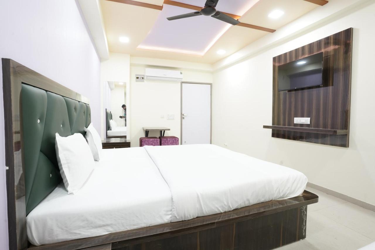Hotel Ggc Inn Αχμπανταμπάντ Εξωτερικό φωτογραφία